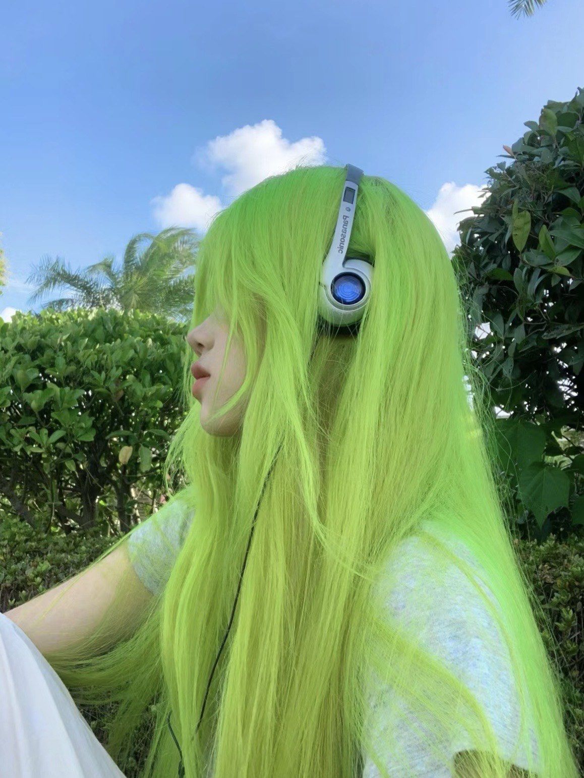 颜色独特:这抹明亮的绿色像阳光下的清新草地,让人瞬间心情大好!