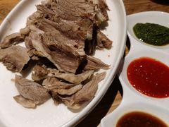 泉水手扒肉-老阿妈蒙古村·蒙古包·草原文化·歌舞表演(老君堂店)