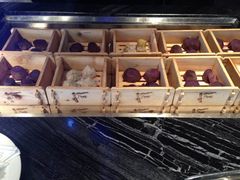 -云顶旋转自助景观餐厅