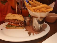 大佬汉堡-Chili's Cafe&Bar奇利斯(滨江店)