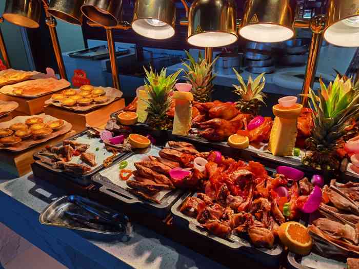 芝小官毛肚火锅海鲜自助餐厅(宜兴八佰伴店)-"[薄荷]环境:在外面等位