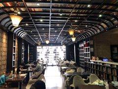 -钟书阁(松江泰晤士小镇店)