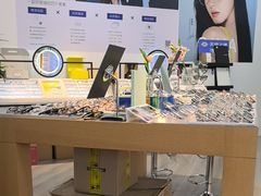 -天空之镜眼镜店蔡司依视路配镜授权零售店(望京颐堤港店)