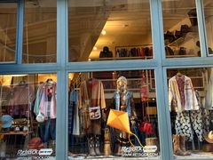 -Retrock Designer Vintage Store