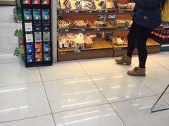 -全家便利店(江湾镇站店)