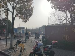 -雪绒花路停车场