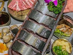 -围炉肉舍•炭烤活鳗•丹东海鲜烤肉(步行街店)