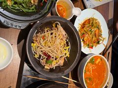 -云海肴·汽锅鸡·云南菜(天山百盛优客店)