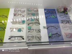 -提一眼镜·蔡司·依视路(小寨店)