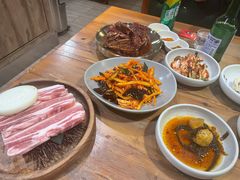 -草家酱蟹炭火烤肉店(珲春南路一店)