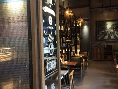 门面-奇醜的猴子咖啡(财信广场店)