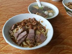 -松树干拌面店