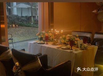 第一次给予花店这么高的评价，店里的花艺师真的很细心负