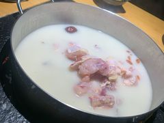 -洪氏嗨捞·广东猪肚鸡·椰子鸡火锅(西咸万象城店)