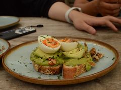 牛油果煮蛋吐司-RAC BAR(安福路店)