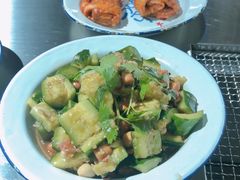 拍黄瓜-马路牙子地桌烤肉(工体店)
