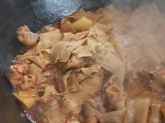 -东北烧烤铁锅炖水库鱼