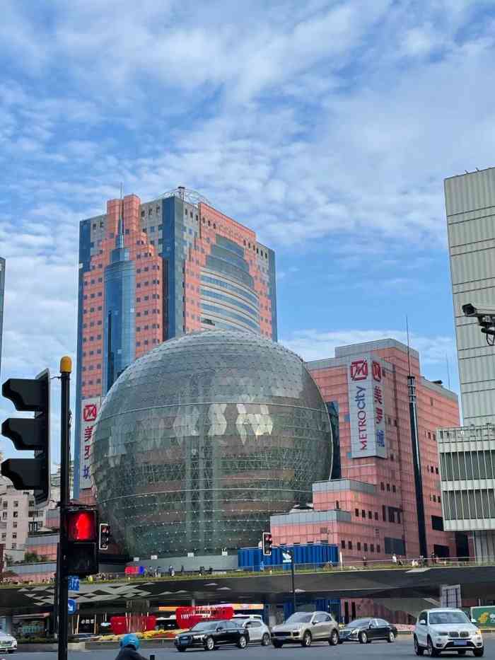 美罗城的人气感觉永远都是很旺每当周末就是一个字挤里面好玩的东西