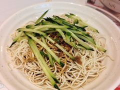 -肥肥虾庄·金牌油焖大虾(汉口城市广场店)