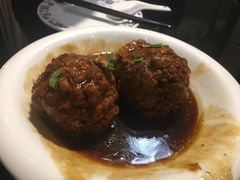 鸭蛋黄狮子头-梅飞酒家(桑园路店)