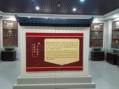 -毛泽东像章珍藏馆