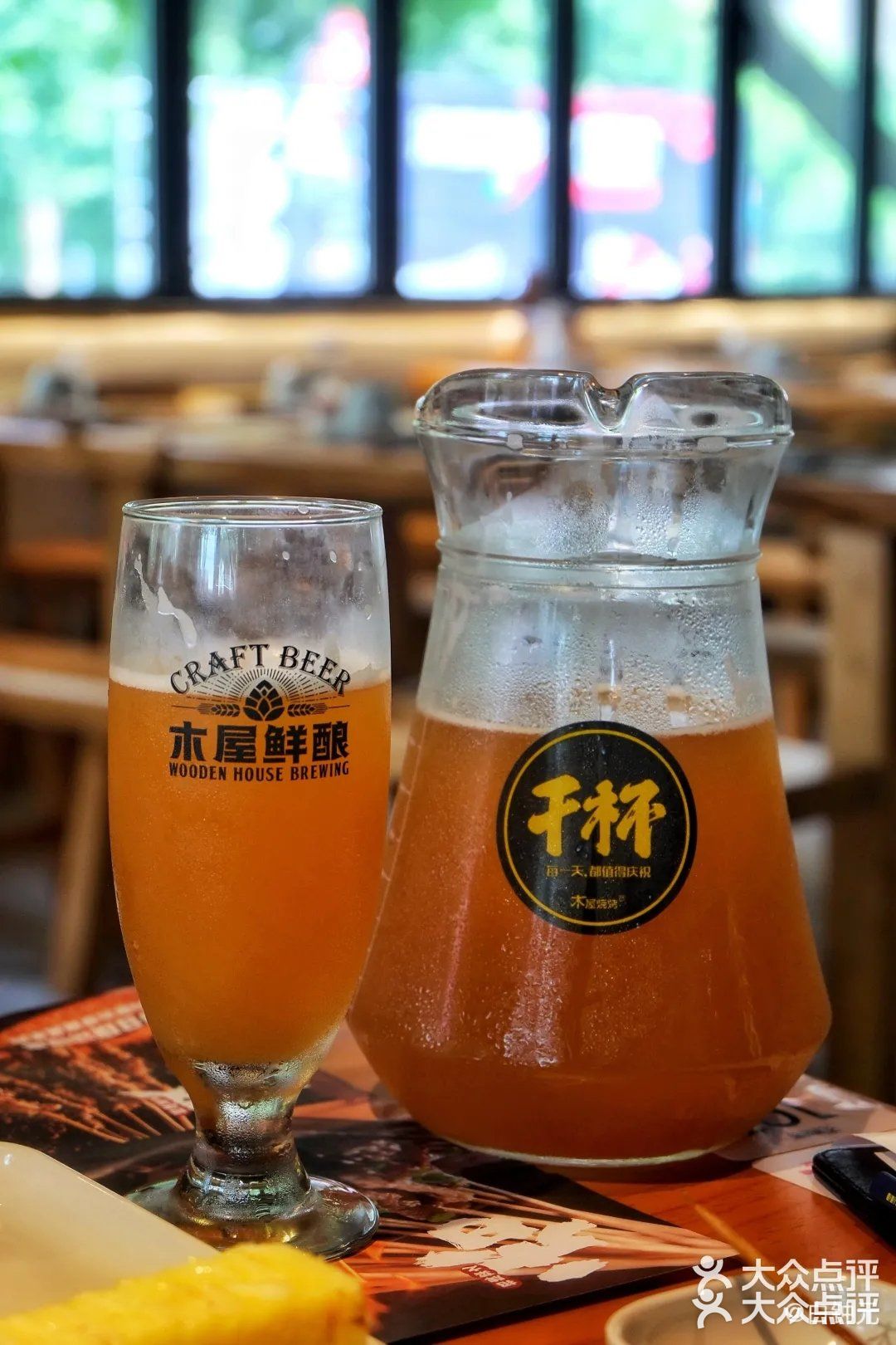 啤酒配烧烤当然来木屋烧烤咯