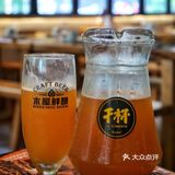 啤酒配烧烤当然来木屋烧烤咯