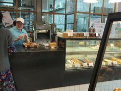 面包甜点陈列柜-Dough&Joe团憩(瑞虹天地月亮湾店)