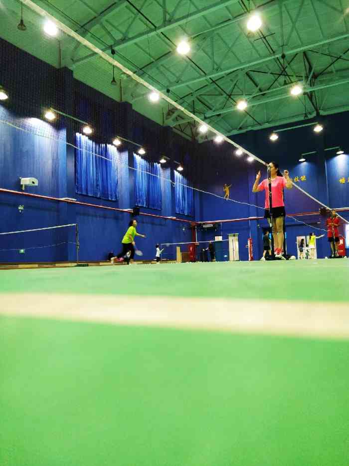 由由中学羽毛球馆-"去过几次,但是服务态度很差,场地一般般,.