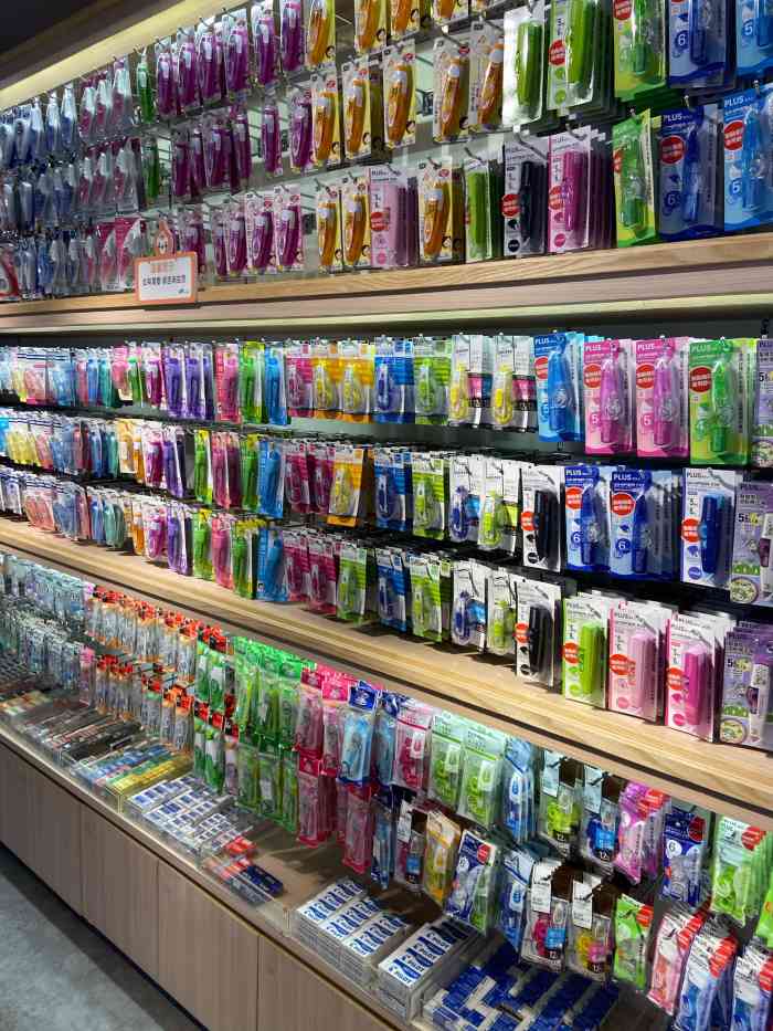 弘文(罗湖店)-"这是我在深圳逛的最大最齐全的文具用品店了.