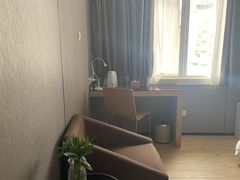 -卡罗酒店(东门晒布地铁站店)