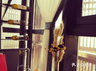 上面撒了一点新鲜橙皮颗粒，很解腻。独特的甲鱼做法