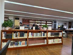 -上海市静安区图书馆(新闸路馆)