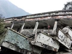 -四川汶川特大地震漩口中学遗址