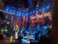 -FOUR PLAY BAR