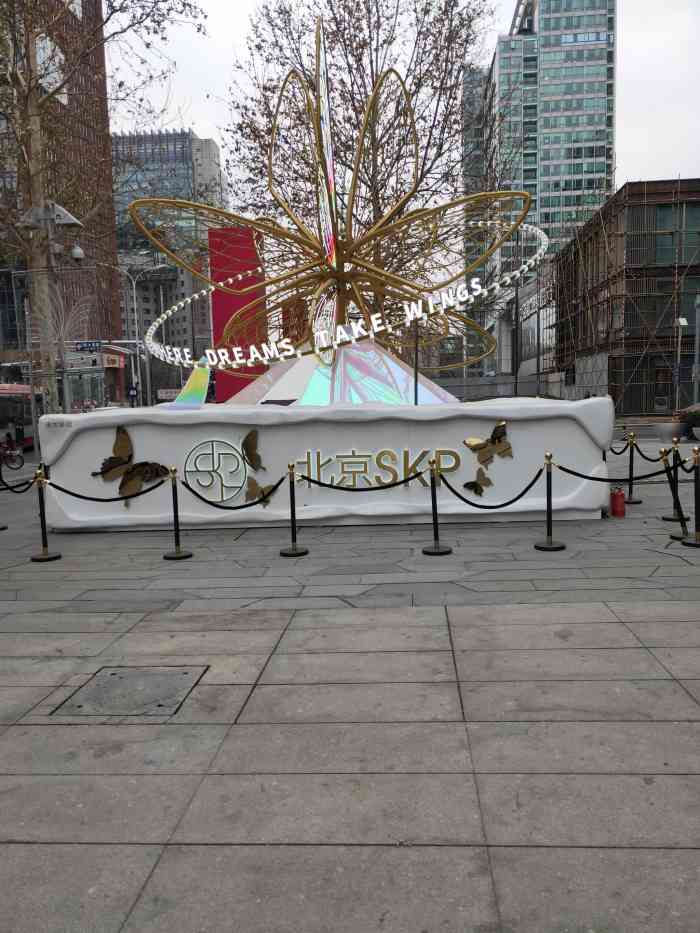 大望路北京skp商场环境不错装修很好一层专柜化妆品很多都是大牌子