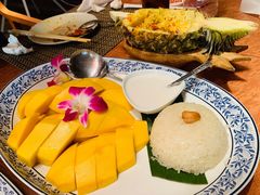 芒果糯米饭-卷心菜和避孕套餐厅(Pattaya)
