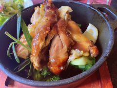 秘制烤春鸡配西兰花和迷迭香-WOLFGANG PUCK KITCHEN & BAR(迪士尼小镇店)