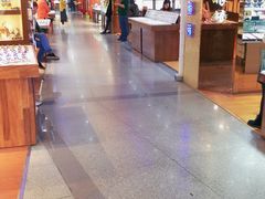 -三叶眼镜城批发市场(上海火车站店)