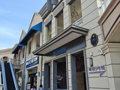 -王府井奥莱临潼小镇(临潼店)