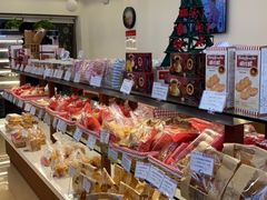 面包甜点陈列柜-红宝石·鲜奶小方·海派西点房(浦三店)
