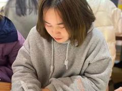 -贺加贝化妆美甲培训学校