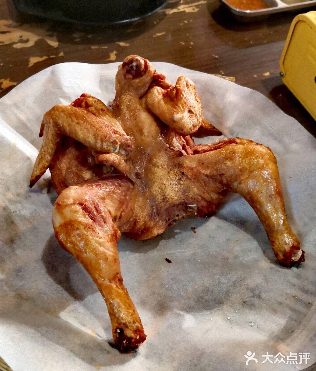 【探店】要排队两个小时才能吃到的牛肠！