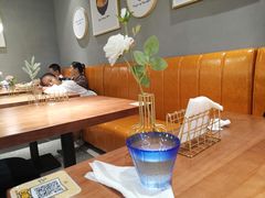 -POKEE VIA&Brunch·维娅(重庆来福士店)