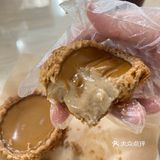 吃了两口就觉得很甜腻了，但是新鲜出炉