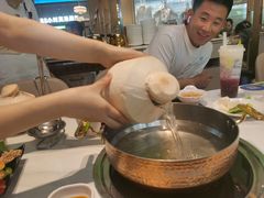 -洪氏嗨捞·广东猪肚鸡·椰子鸡火锅(西咸万象城店)