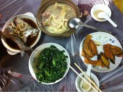 好像是60多这么一大桌子！-老品芳