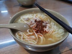 -亮亮面馆(经六路店)