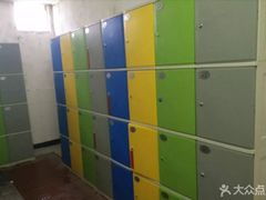 -小海豚国际游泳培训(长宁龙之梦酒店)