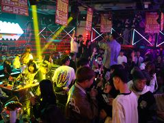 -UP嘻哈酒吧(粉巢店)